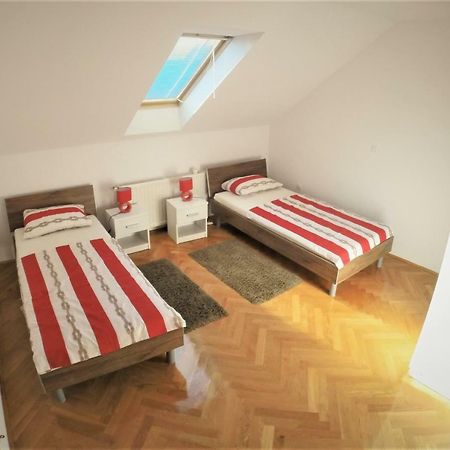 Apartments "Pavic" Near Zagreb Airport Velika Gorica Bagian luar foto