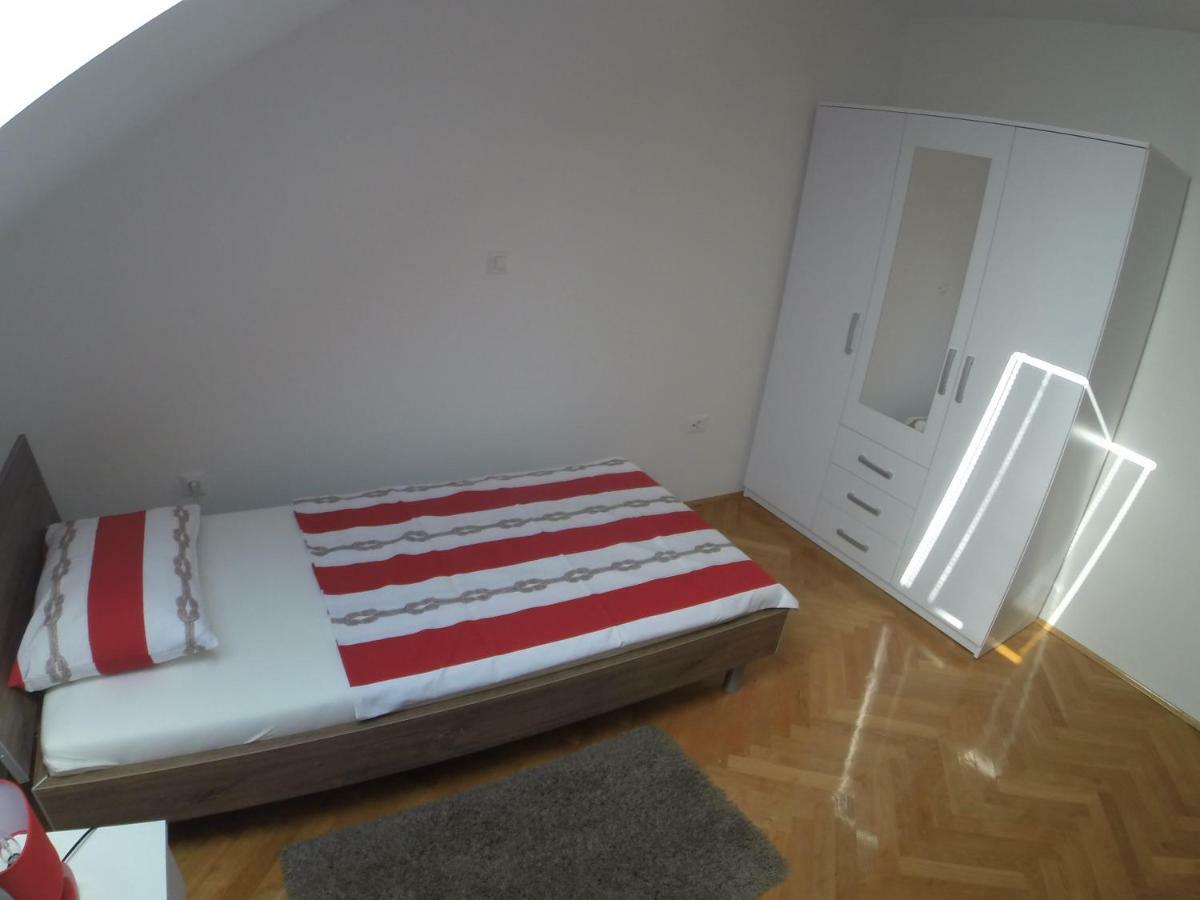 Apartments "Pavic" Near Zagreb Airport Velika Gorica Bagian luar foto